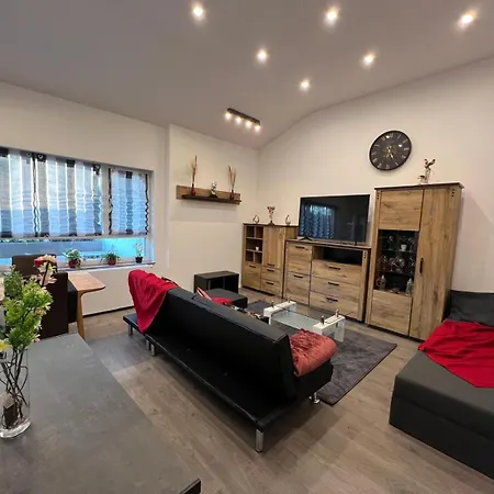 Apartment Vipstay Stilvolle 58m2 Mit Balkon, Kostenlosen Parkplatz Und Wlan, Naehe Zu Sap, Mlp, Heidelberg, Museum Sinsheim, Motodrom Hockenheim Usw