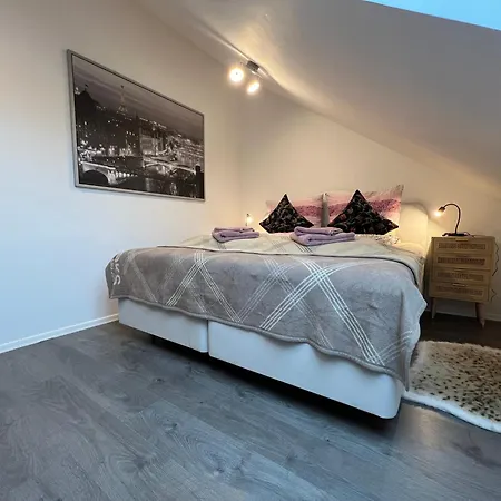 Apartment Vipstay Stilvolle 58m2 Mit Balkon, Kostenlosen Parkplatz Und Wlan, Naehe Zu Sap, Mlp, Heidelberg, Museum Sinsheim, Motodrom Hockenheim Usw